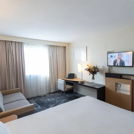 Hotel Novotel Centre Bord De Loire 4*