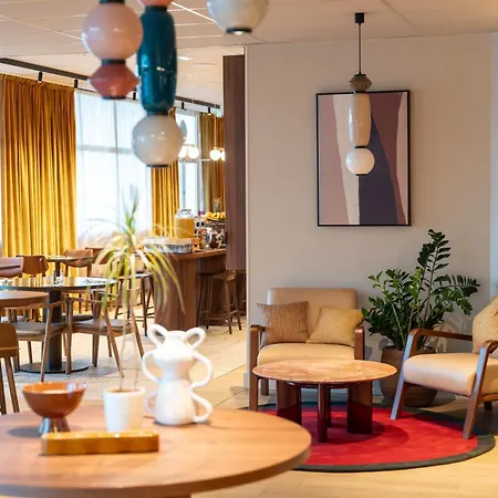 Novotel Centre Bord De Loire 4*
