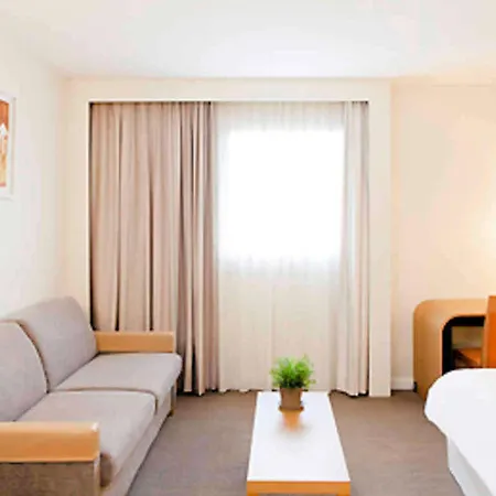 Novotel Centre Bord De Loire 4* נאנט