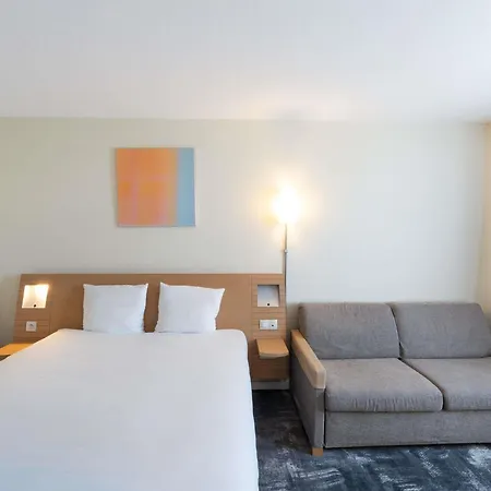 Novotel Centre Bord De Loire Hotel 4*