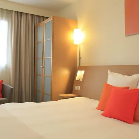 Novotel Centre Bord De Loire 4*