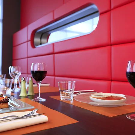Novotel Centre Bord De Loire Отель