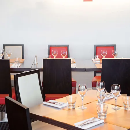 Novotel Centre Bord De Loire Отель