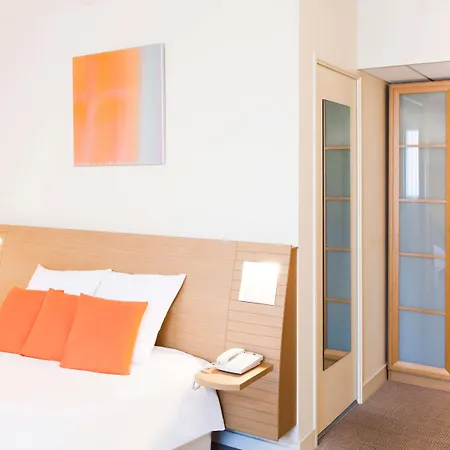 Отель Novotel Centre Bord De Loire Нант