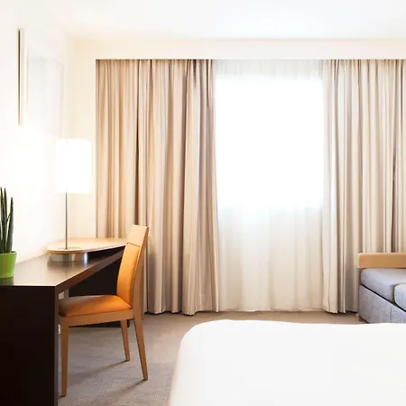 Novotel Centre Bord De Loire Отель