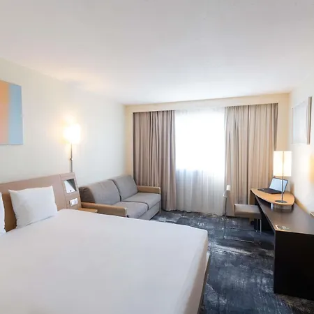 Novotel Centre Bord De Loire Отель