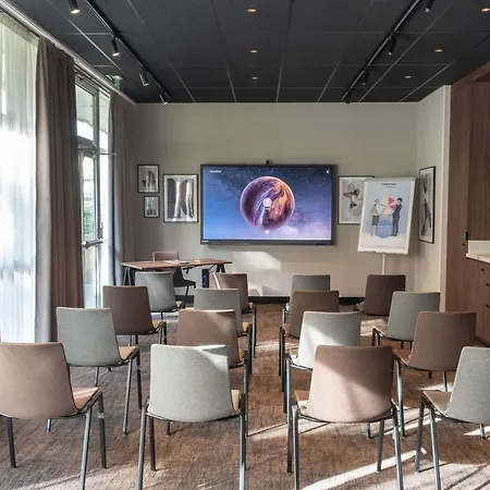 Novotel Centre Bord De Loire 4*