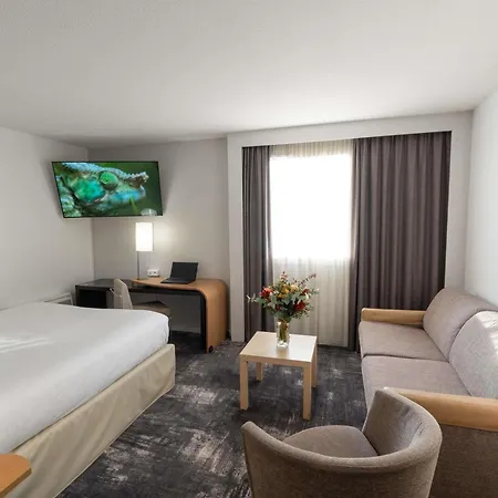 Hotel Novotel Centre Bord De Loire 4*