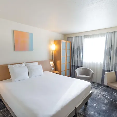Hotel Novotel Centre Bord De Loire 4*