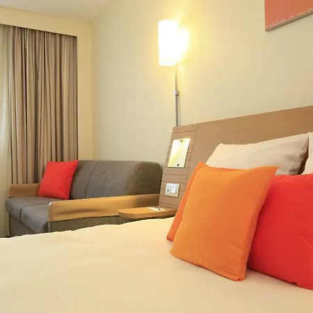 Novotel Centre Bord De Loire Hotel 4*