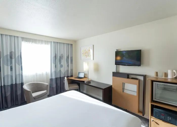 Novotel Centre Bord De Loire מלון