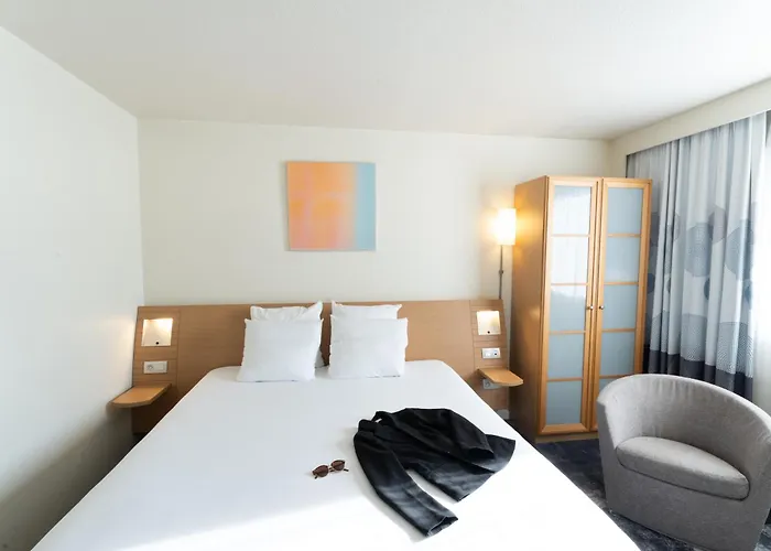 מלון Novotel Centre Bord De Loire 4*