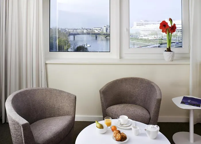 Novotel Centre Bord De Loire מלון 4*