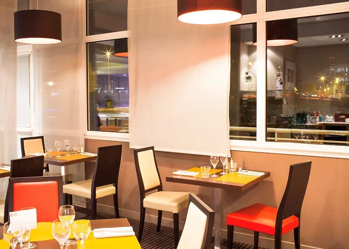 Novotel Centre Bord De Loire מלון 4*