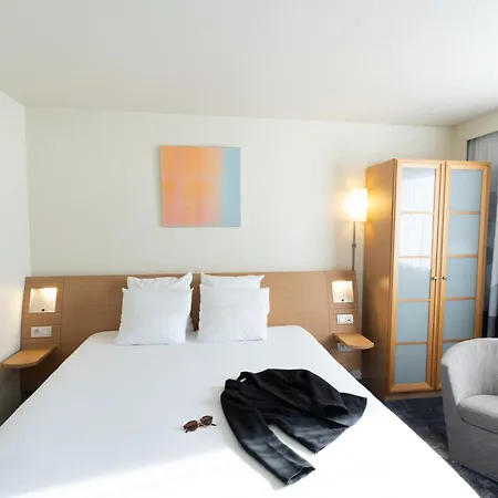 Hotel Novotel Centre Bord De Loire 4*