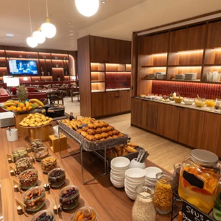 Novotel Centre Bord De Loire 4*