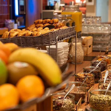 Novotel Centre Bord De Loire 4*