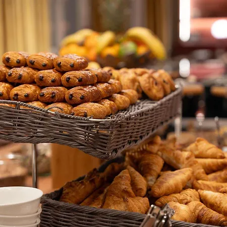 Novotel Centre Bord De Loire 4*